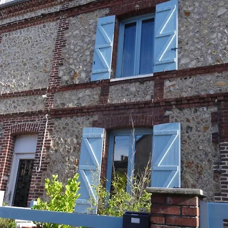 Holiday home Maison Avec Grand Jardin Et Terrasse Dans Quartier De La Benedictine