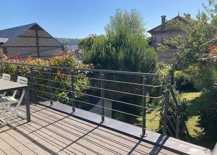 Maison Avec Grand Jardin Et Terrasse Dans Quartier De La Bénédictine *