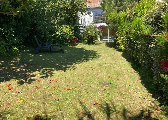 Maison Avec Grand Jardin Et Terrasse Dans Quartier De La Bénédictine *